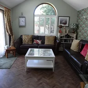  Holiday home Brook Country United Kingdom